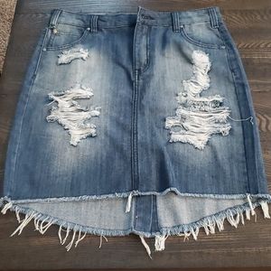 Distressed hi-lo denim skirt